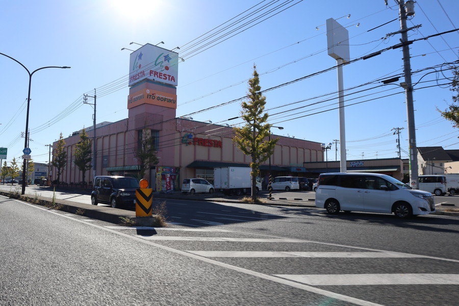 スーパー　フレスタ操南店（スーパー）まで827m