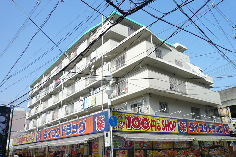 八尾市本町のマンションの建物外観