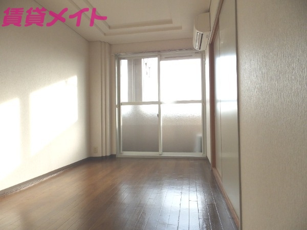 居室・リビング　同型参考写真