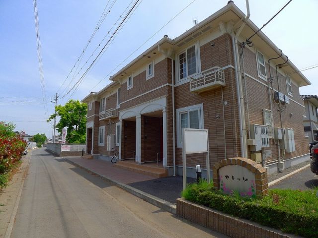 【太田市安良岡町のアパートの建物外観】