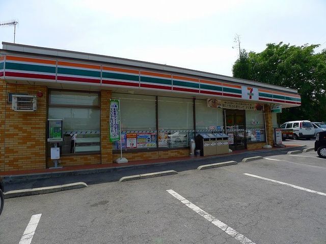 【太田市安良岡町のアパートのコンビニ】