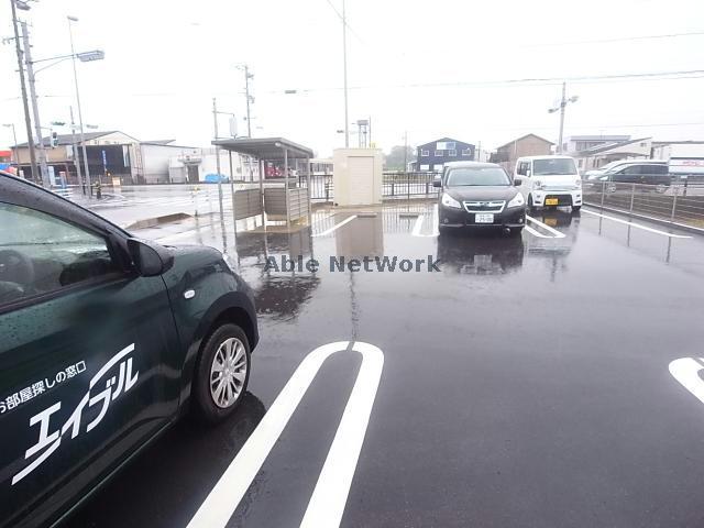 【大垣市横曽根のアパートの駐車場】