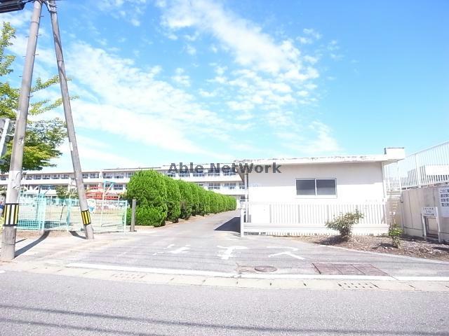 【大垣市横曽根のアパートの小学校】