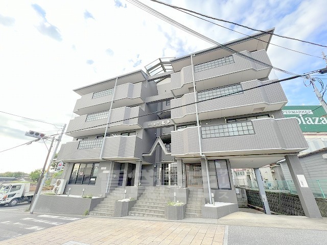 新栄プロパティー太子の建物外観