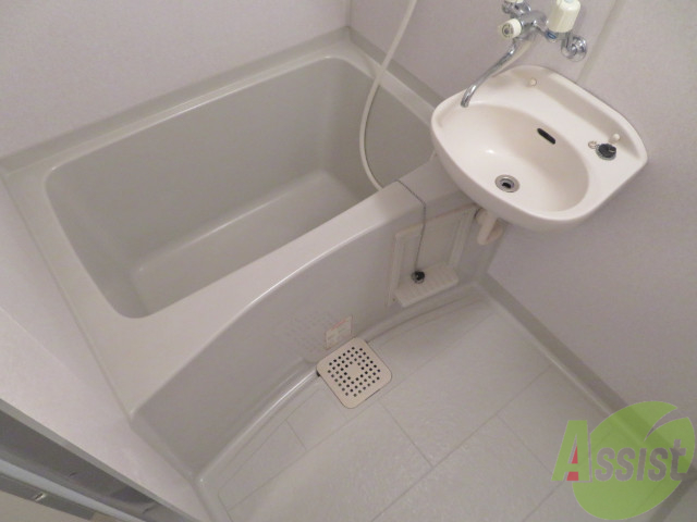 バス・シャワールーム　充分な広さの浴室なので、心身共にリフレッシュしますね。