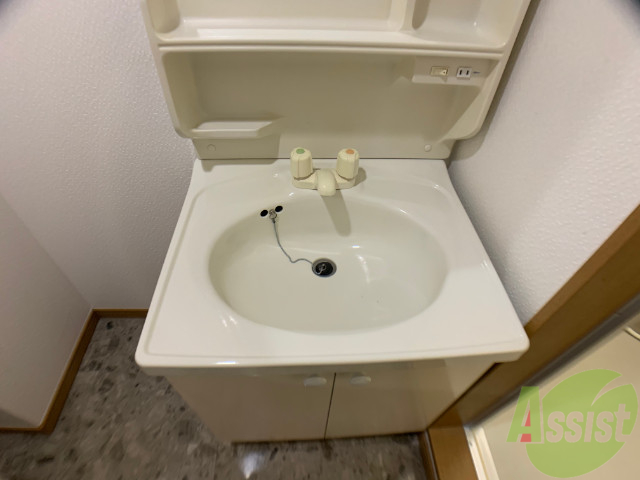 洗面設備　洗面台。身支度にはかかせないですよね～。