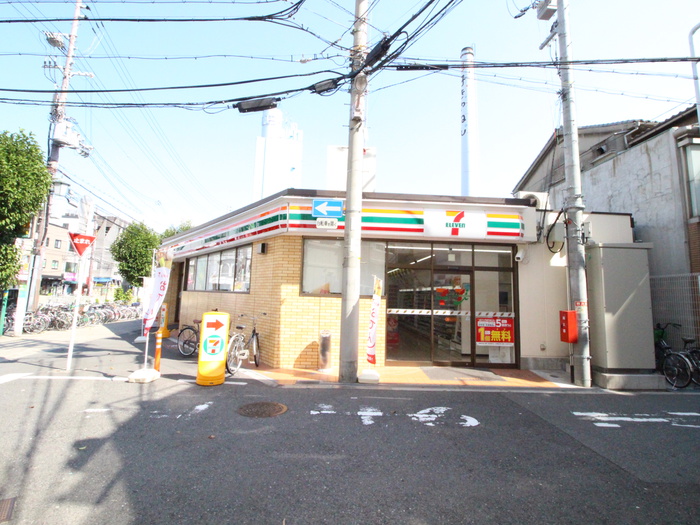 コンビニ　セブンイレブン（コンビニ）まで300m