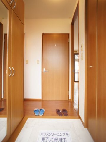 玄関　たくさん収納できるシューズボックスが付いています♪