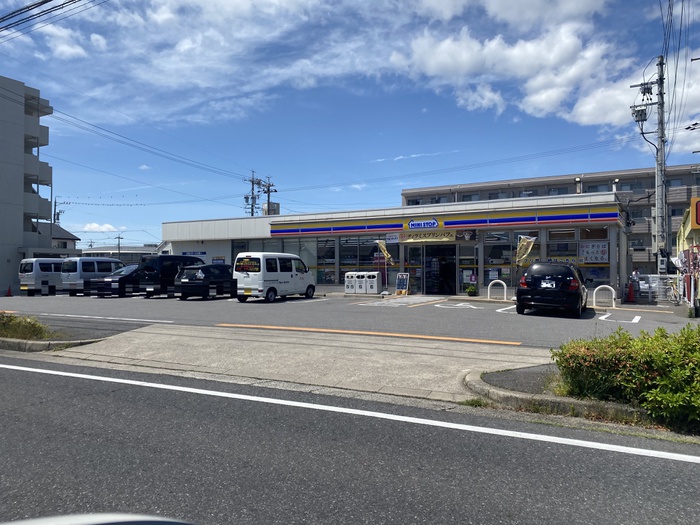 コンビニ　ミニストップ知立広見店（コンビニ）まで240m
