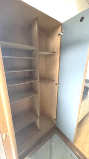 収納　大きなシューズボックスがあります。