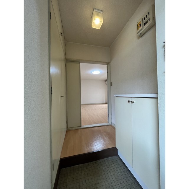 玄関　玄関収納あり