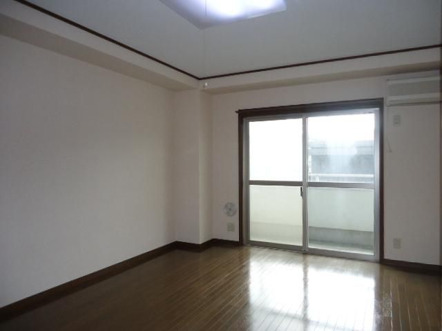 居室・リビング　★広い洋室★