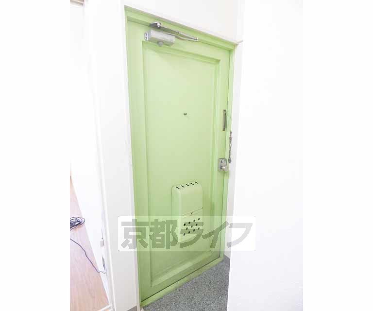 その他設備　頑丈なドアです。