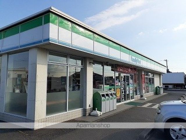 コンビニ　ファミリーマート（コンビニ）まで1200m
