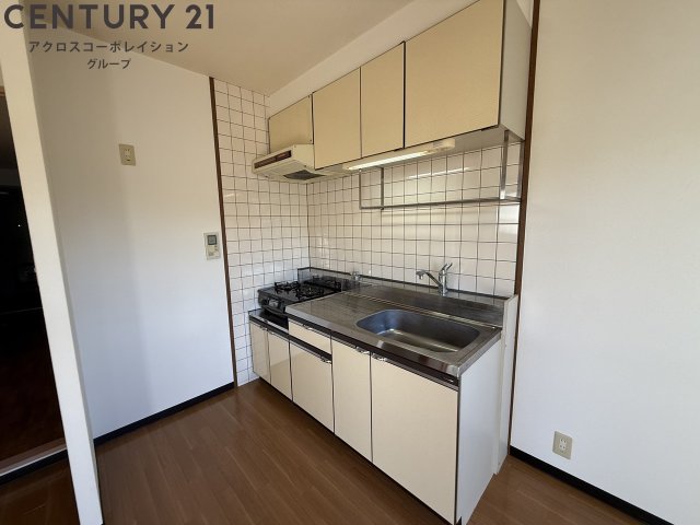 キッチン　壁付けキッチンでスペースを最大限有効活用できます！