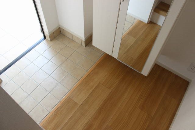 玄関　※別のお部屋の写真です。