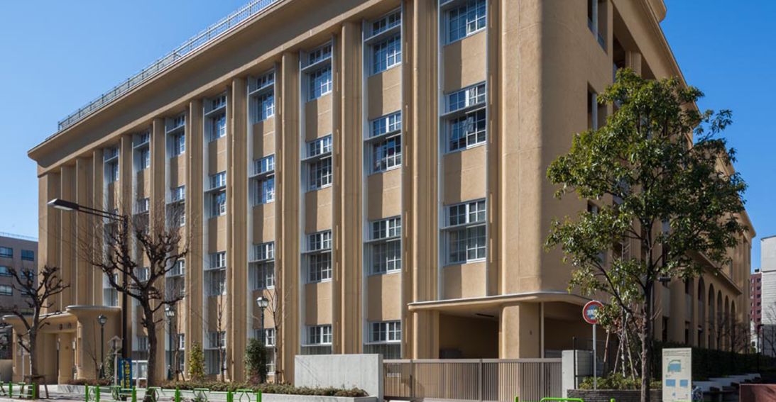 小学校　中央区立明石小学校（小学校）まで596m