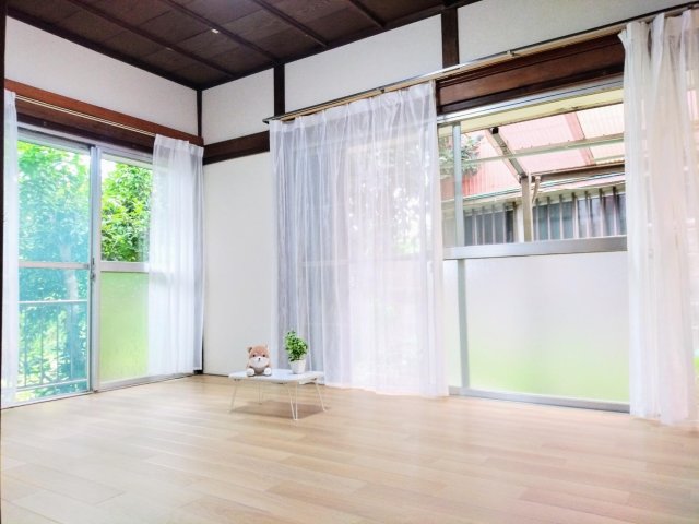 居室・リビング　明るい陽射しが入る、ゆったりくつろげるLDK