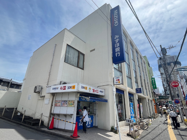 銀行　みずほ銀行鶴ケ峰支店（銀行）まで700m