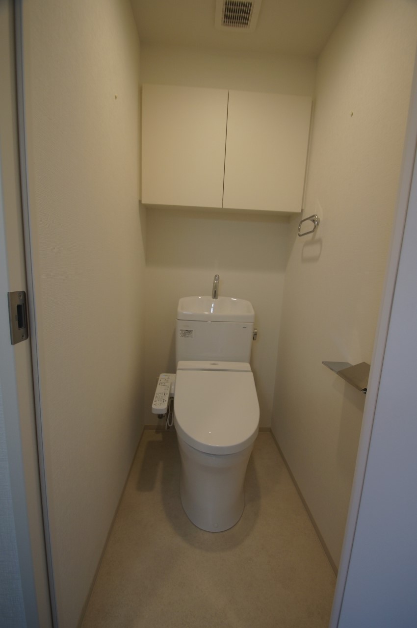 トイレ　温水洗浄便座付のトイレ