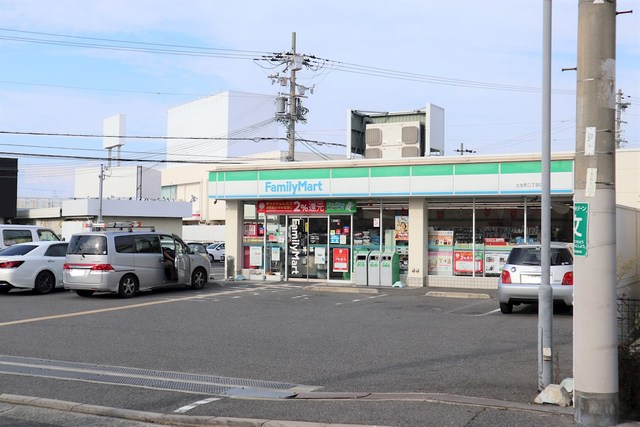 コンビニ　ファミリーマート土生町二丁目店（コンビニ）まで492m