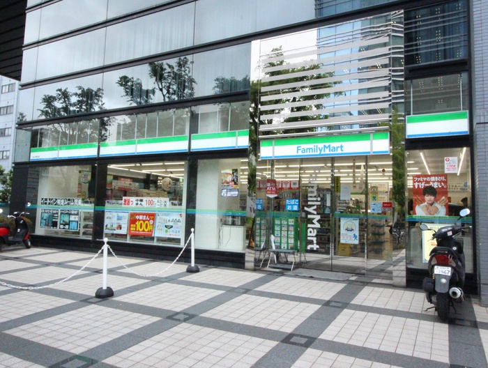 コンビニ　ファミリーマート丸の内駅北店（コンビニ）まで140m