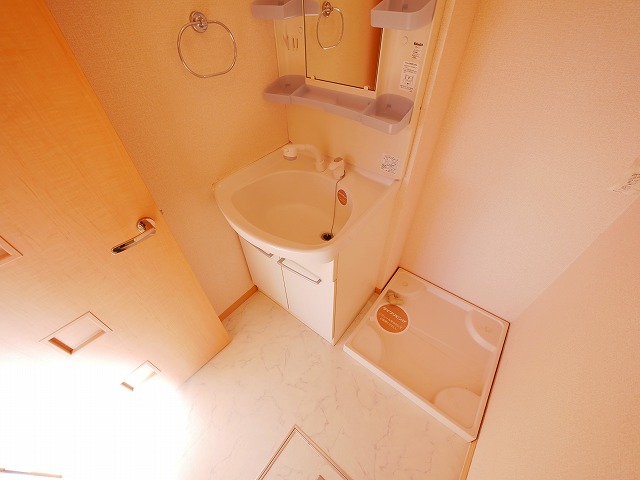 洗面設備　脱衣スペースもあります