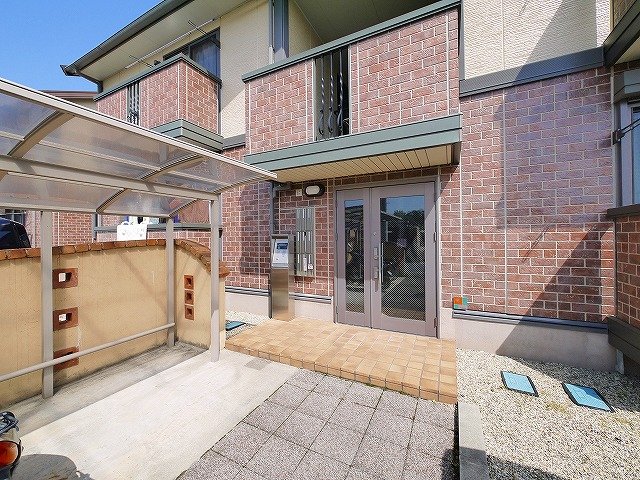 エントランス　ゆとりのあるエントランスです