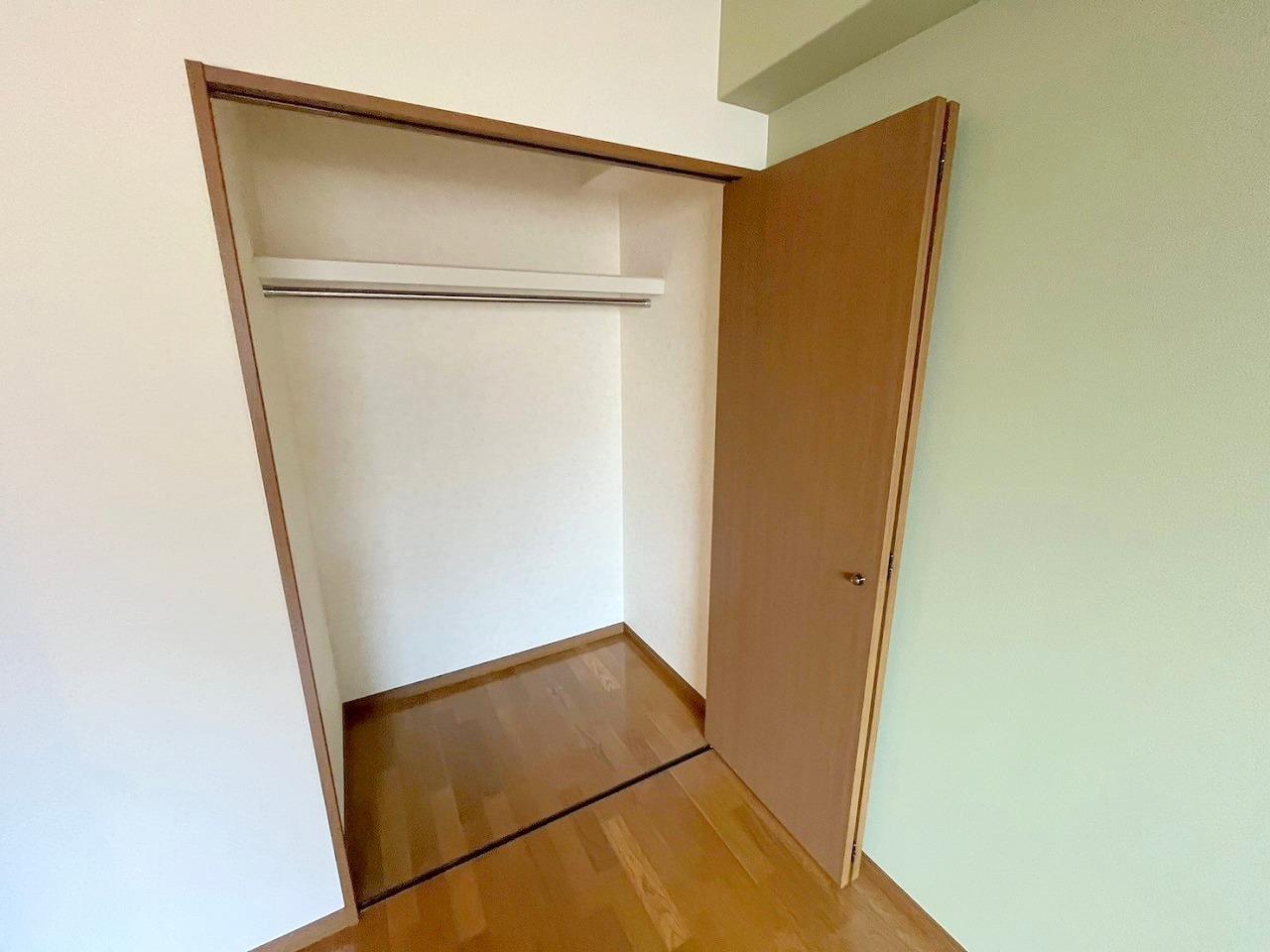 収納　玄関側洋室にあるクローゼット