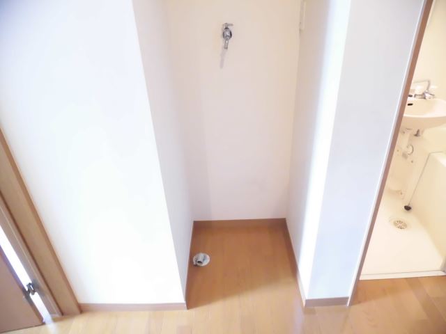 洗面設備　洗濯機スペース