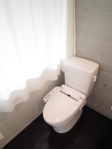トイレ　温水洗浄便座付きトイレ