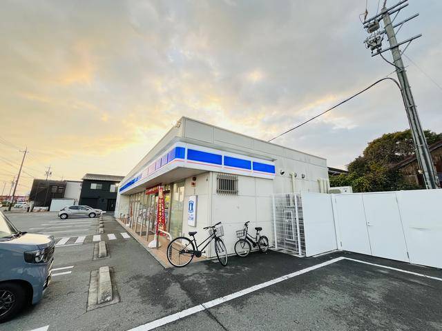 コンビニ　ローソン津上弁財町店（コンビニ）まで640m