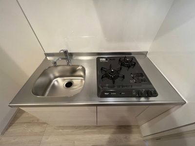 キッチン　別部屋参考写真となります