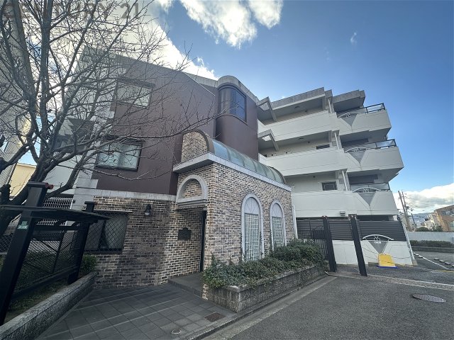 建物外観　オートロック完備♪