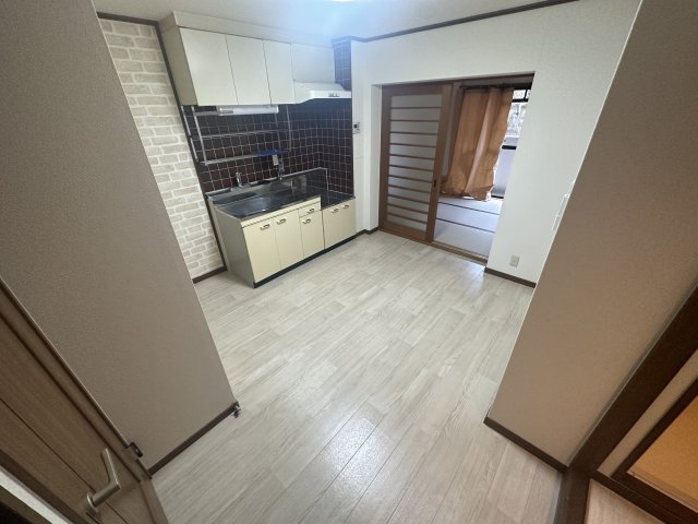 居室・リビング　落ち着いたカラーのリビングです！