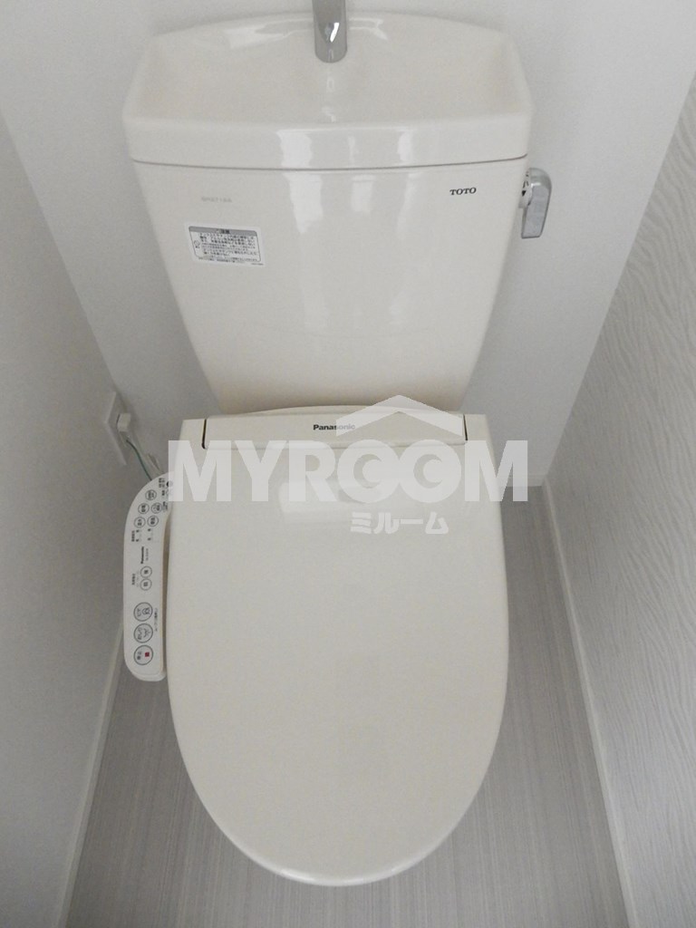 トイレ　温水洗浄機能付トイレ