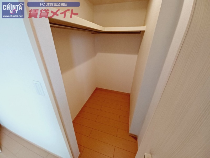 収納　同型反転タイプのお写真です