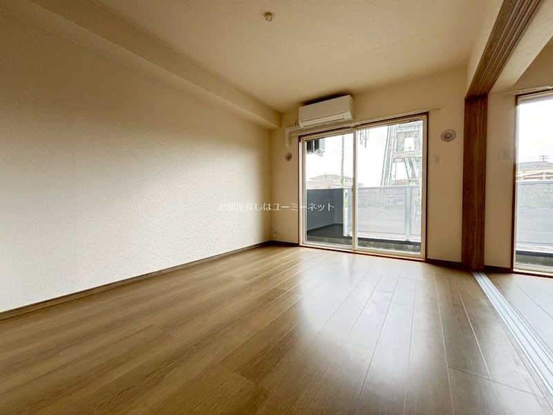 居室・リビング　※103号室の写真。現況と相違がある場合は、現況優先。