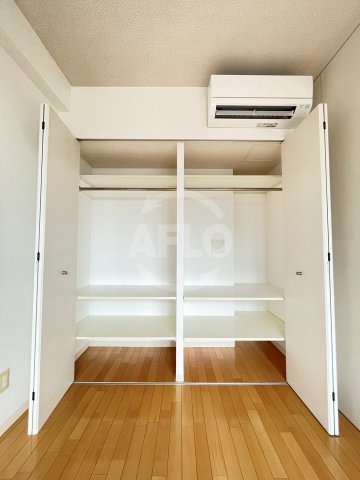 収納　アーデンタワー立売堀　クローゼット