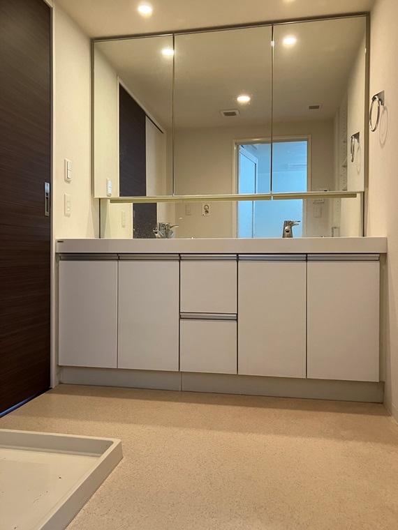 洗面設備　スペースが確保できる洗面所です