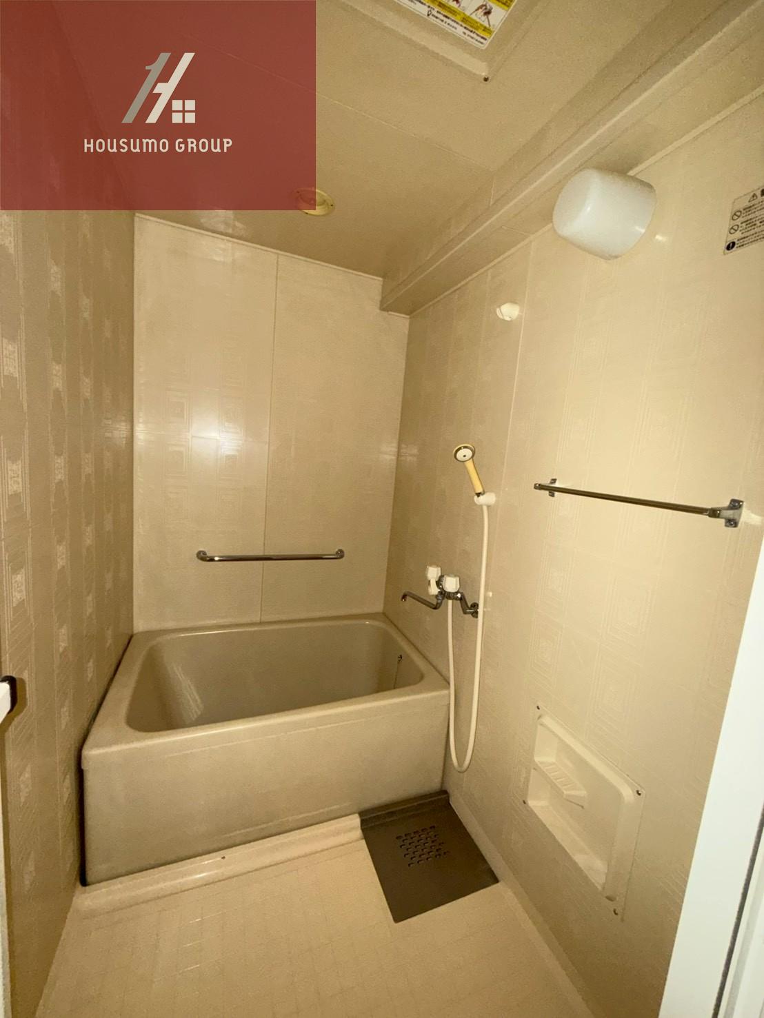 バス・シャワールーム　コンパクトで使いやすいお風呂です