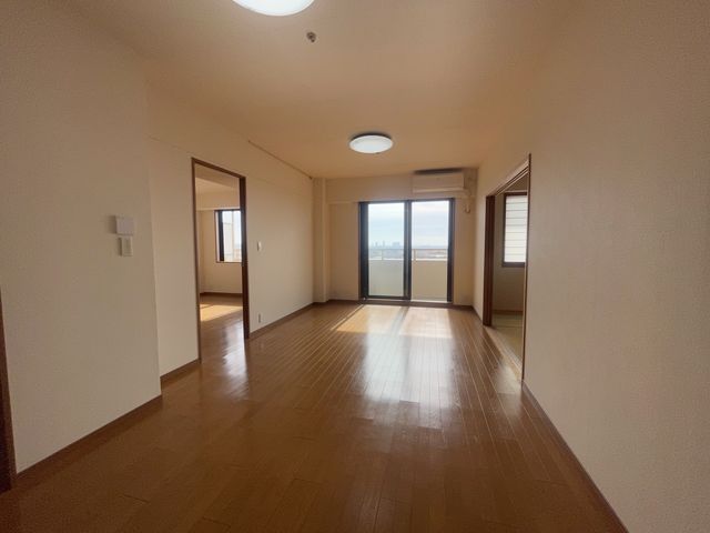 居室・リビング　リビング・ダイニング（廊下側から）