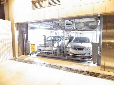 駐車場　敷地内駐車場完備！空き要確認！