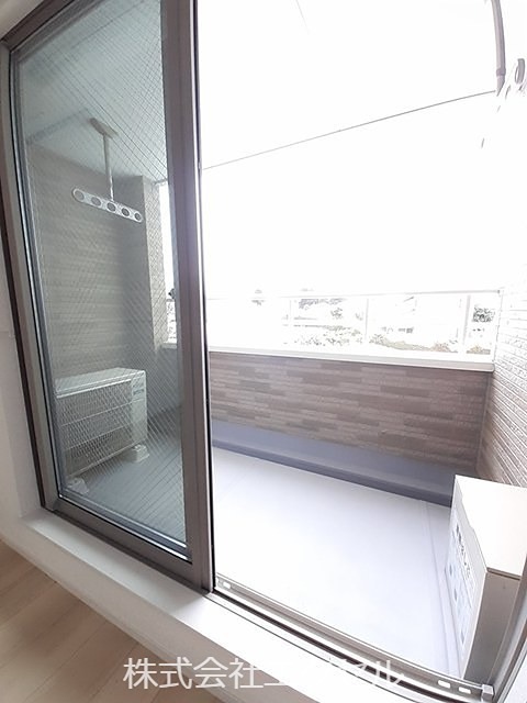 バルコニー　南西向きで日当たり良好です。