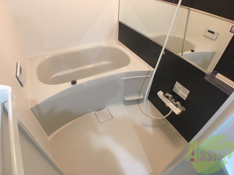 バス・シャワールーム　お風呂になります。一日の疲れを癒してくださいね。