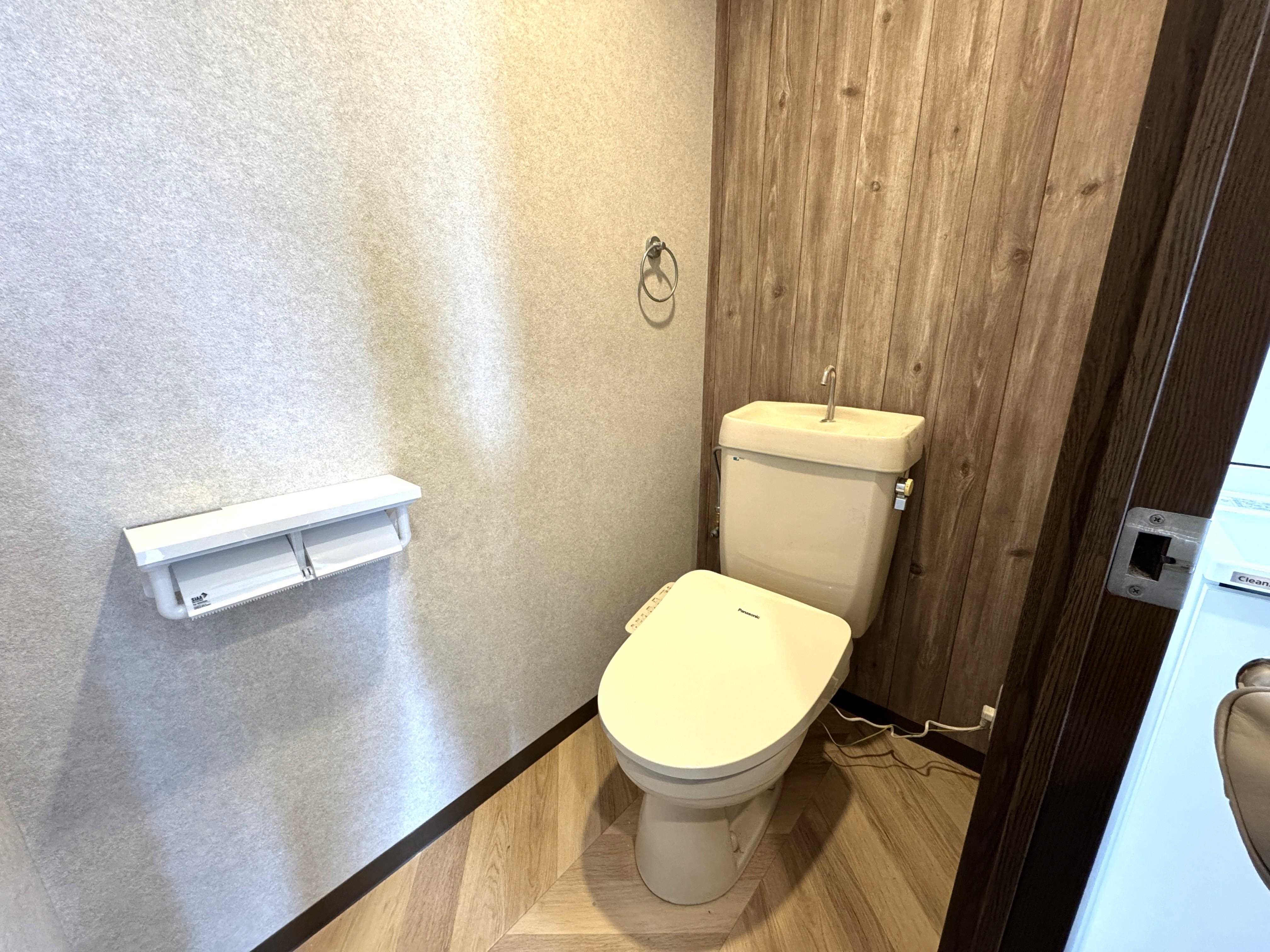 トイレ　ウォシュレット付き