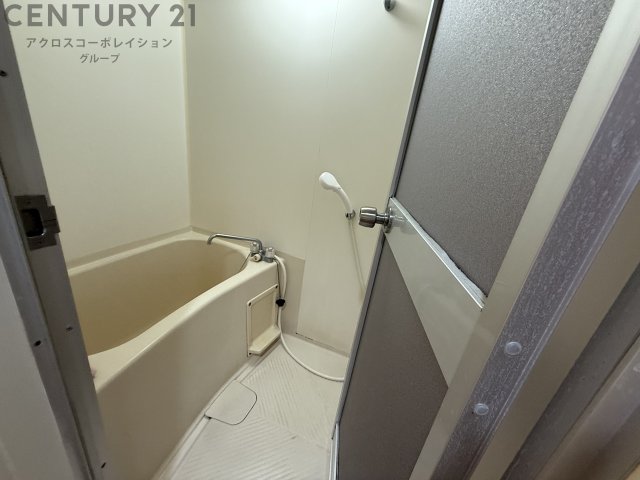 バス・シャワールーム　バストイレセパレートタイプのシンプルな浴室です☆