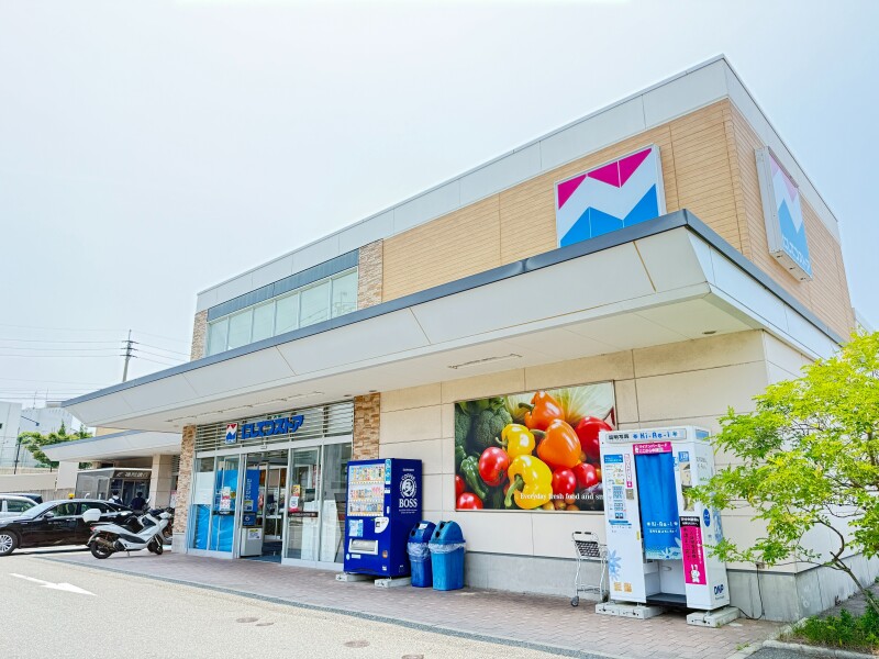 スーパー　にしてつストア香椎花園店（スーパー）まで886m