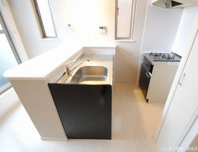 キッチン　同シリーズの別のお部屋の画像。現況優先。