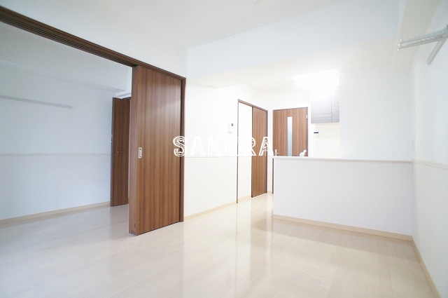 居室・リビング　使いやすい形の為、レイアウトを楽しめます♪